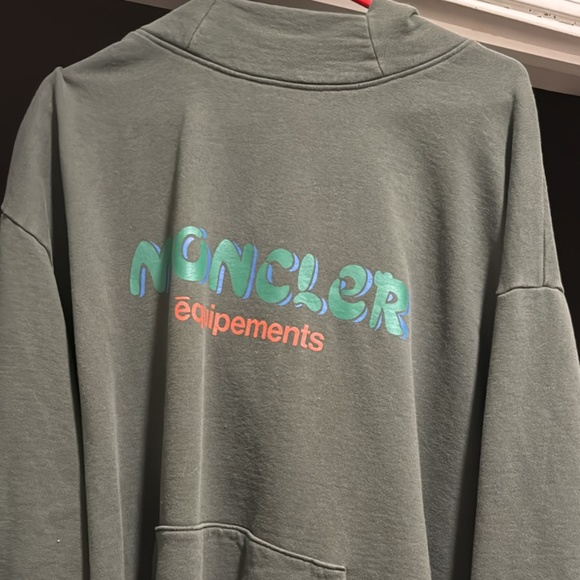 ★【MONCLER X SALEHE BEMBURY】メンズ★FELPA★スウェット Moncler x Salehe Bembury logo-print Hoodie | Green | FARFETCH
